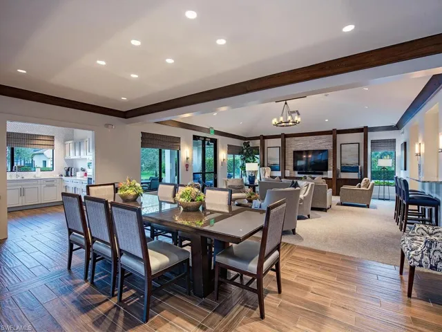 8093  San Vista  CIR, Naples, FL 34109