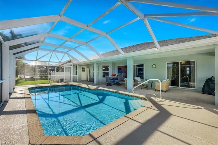 View of swimming pool - Lanai
