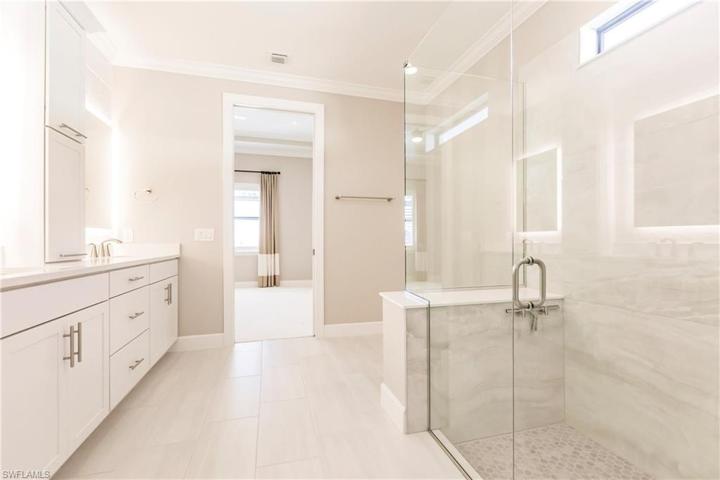Stunning Ensuite w/ Frameless Shower Doors