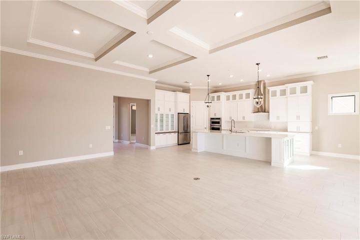 Great Room w/Tray Ceilings