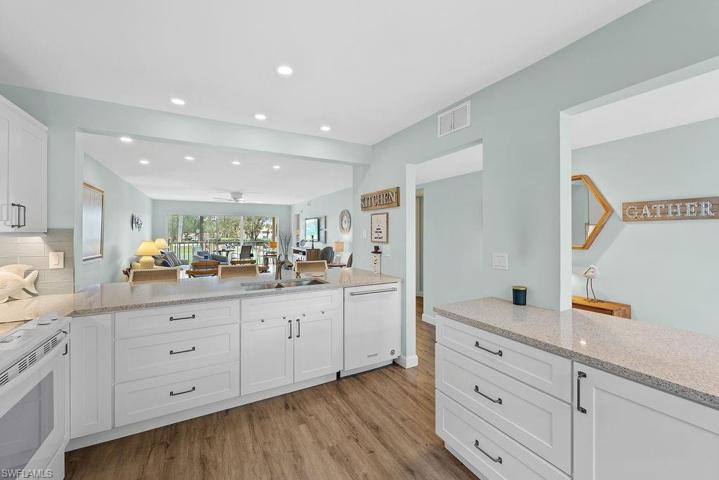 This kitchen is a dream, so well laid out and easy enjoy!