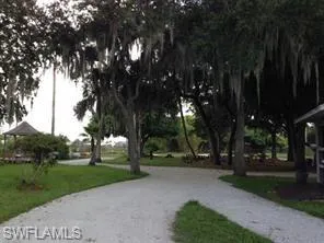 Private park with walking path, 20-acre freshwater Lake Spinnaker for kayaking, fishing pier & gazebo