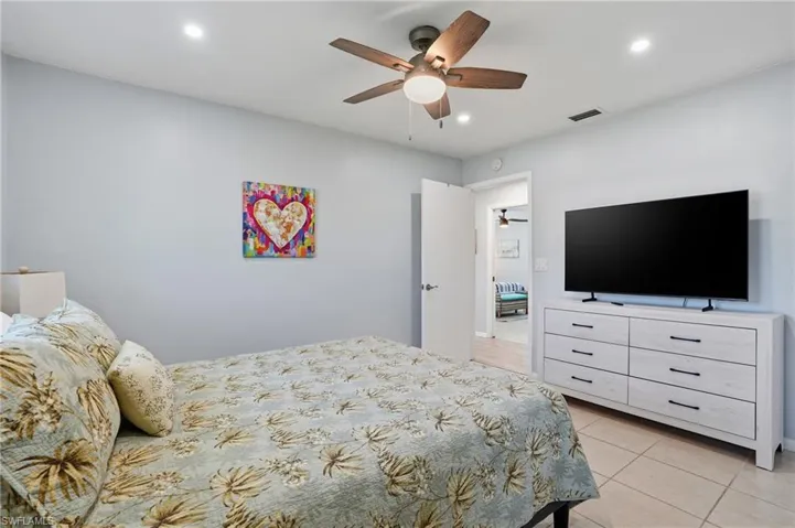 595  109th N AVE, Naples, FL 34108