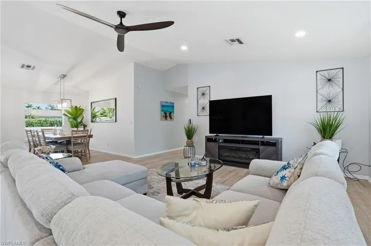 595  109th N AVE, Naples, FL 34108