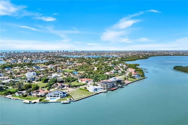 Spectacular Wide and long water views of Caxambas Bay with easy access to the Gulf and 10,000 Islands