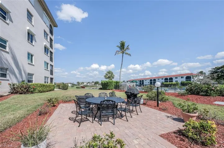 37  High Point E CIR, Naples, FL 34103