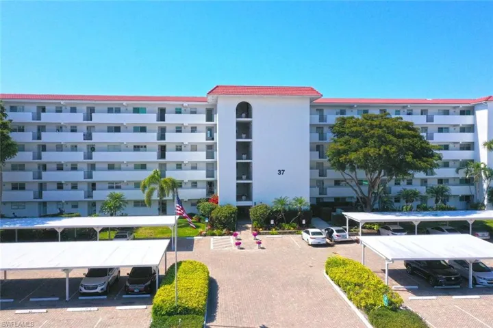 37  High Point E CIR, Naples, FL 34103