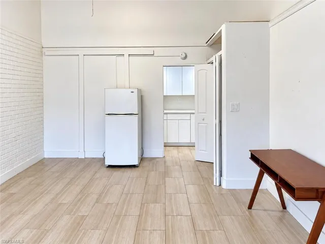 4050 Golden Gate Pkwy 219, Naples, Florida 34116