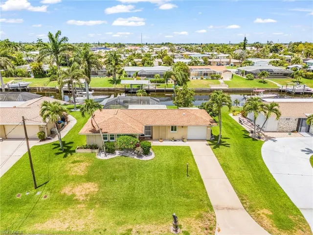 Great neighborhood with walking/River paths to the River