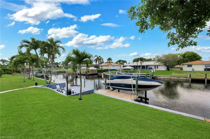 2107 Se 25th Ter, Cape Coral, Florida 33904