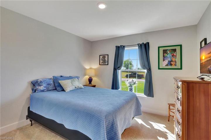 Guest bedroom #1