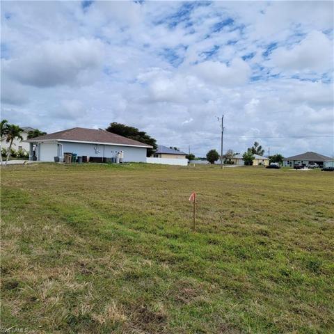 This is a vacant lot to the Left of 2023 NE 9th PL