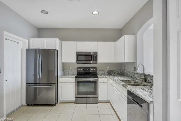 10030  Salina  ST, Fort Myers, FL 33905