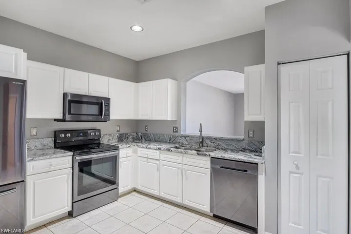 10030  Salina  ST, Fort Myers, FL 33905