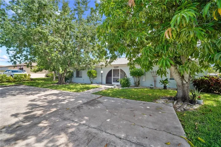 1239 Se 23rd Pl 1, Cape Coral, Florida 33990