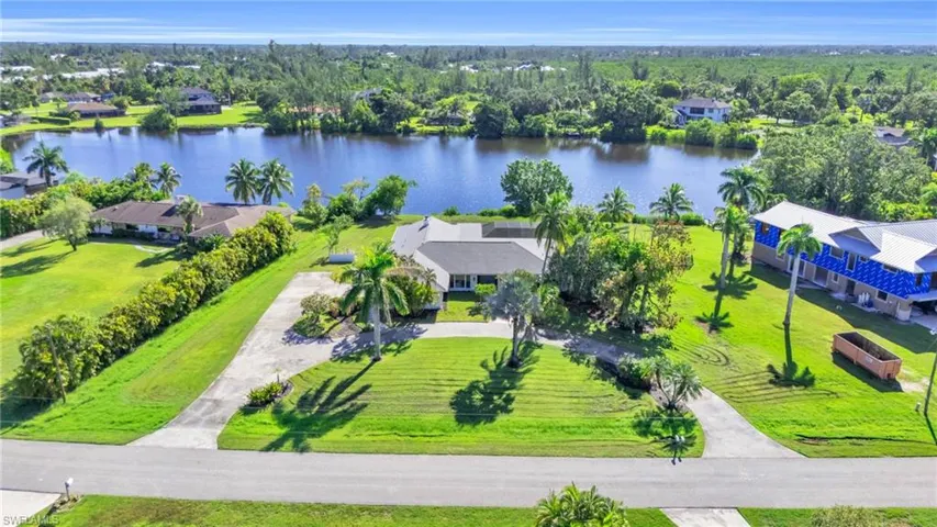 7247  Lake  DR, Fort Myers, FL 33908