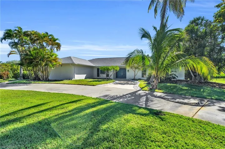 7247  Lake  DR, Fort Myers, FL 33908