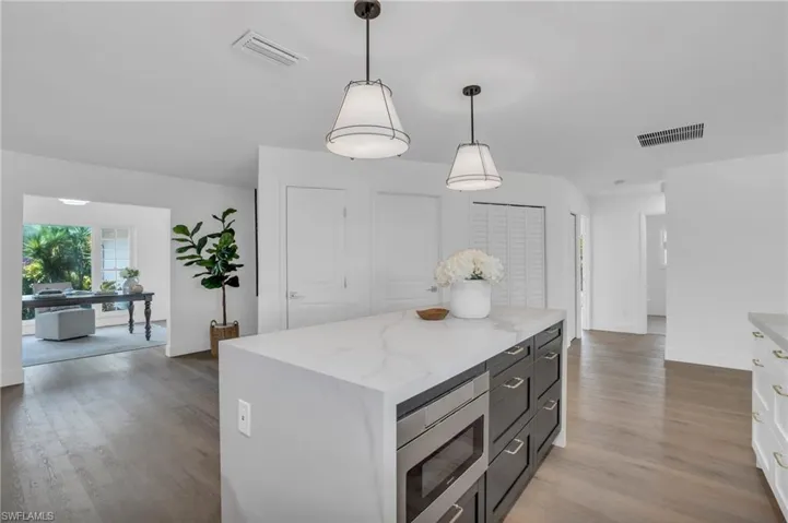 7247  Lake  DR, Fort Myers, FL 33908