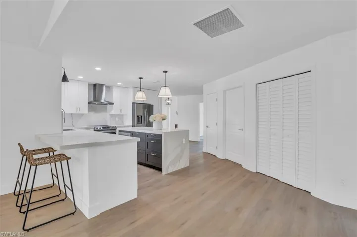 7247  Lake  DR, Fort Myers, FL 33908