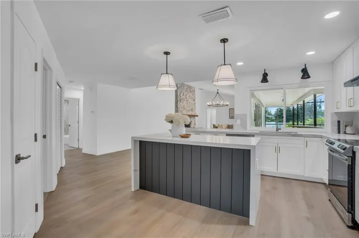 7247  Lake  DR, Fort Myers, FL 33908