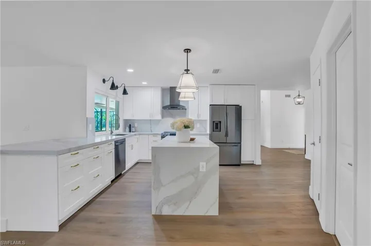 7247  Lake  DR, Fort Myers, FL 33908