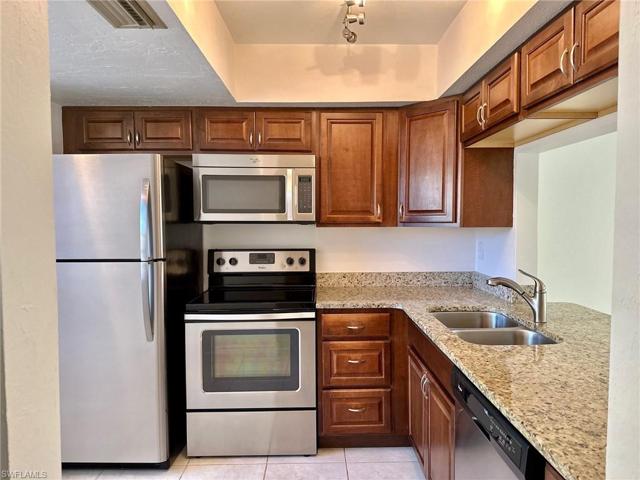 4611 SE 5th  PL, Cape Coral, FL 33904