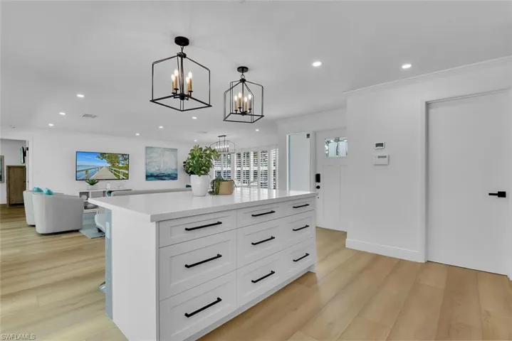 740 Park Shore Dr, Naples, Florida 34103