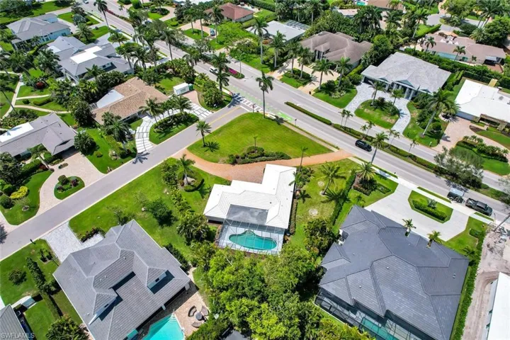 740 Park Shore Dr, Naples, Florida 34103