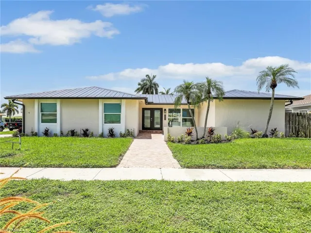 Single story home with a front yard