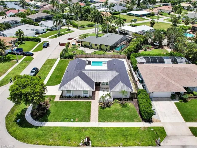 Birds eye view of property