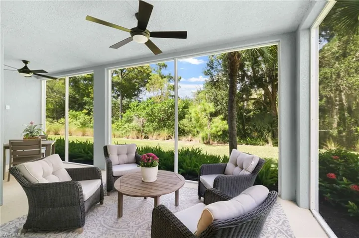 Large screened in lanai patio