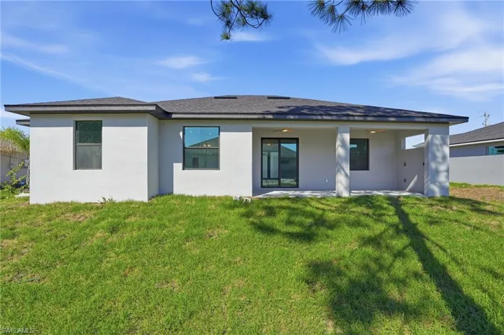 431 Palmyra Ave, Lehigh Acres, Florida 33974