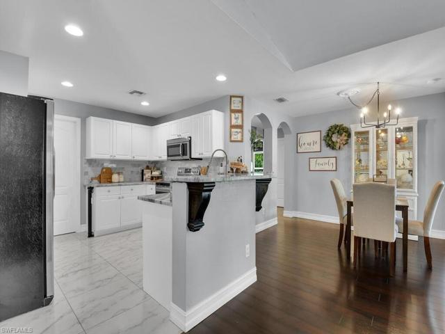 Kitchen & Dining Area