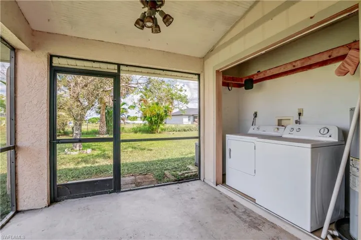607 Diplomat Pkwy E, Cape Coral Fl 33909