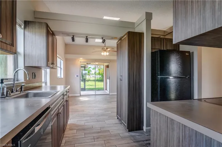 607 Diplomat Pkwy E, Cape Coral Fl 33909