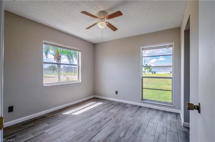 607 Diplomat Pkwy E, Cape Coral Fl 33909