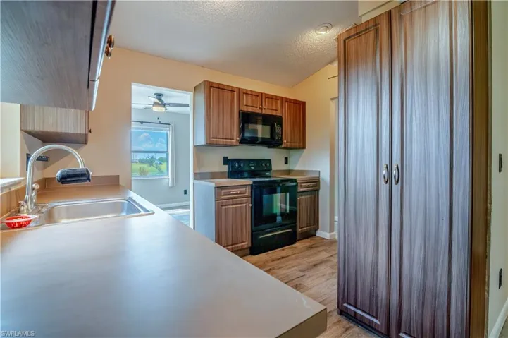 607 Diplomat Pkwy E, Cape Coral Fl 33909