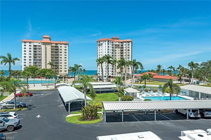 10684 Gulf Shore Dr B-305, Naples, Florida 34108