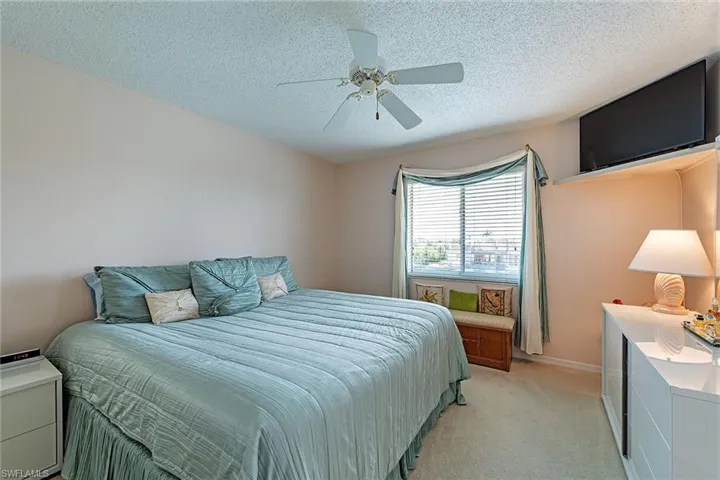 10684 Gulf Shore Dr B-305, Naples, Florida 34108