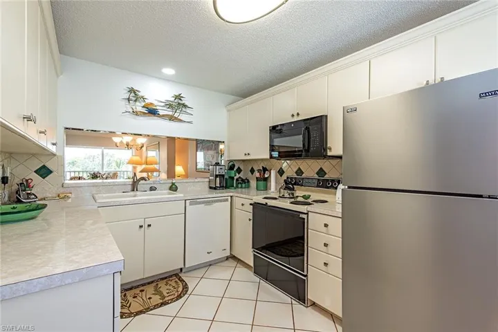 10684 Gulf Shore Dr B-305, Naples, Florida 34108