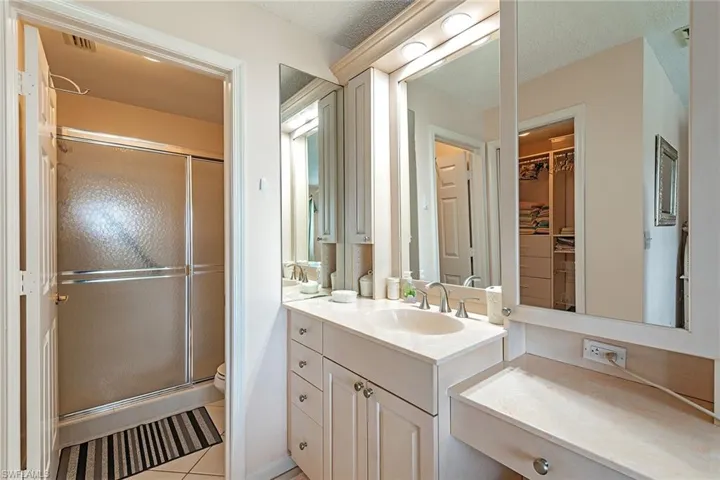 10684 Gulf Shore Dr B-305, Naples, Florida 34108