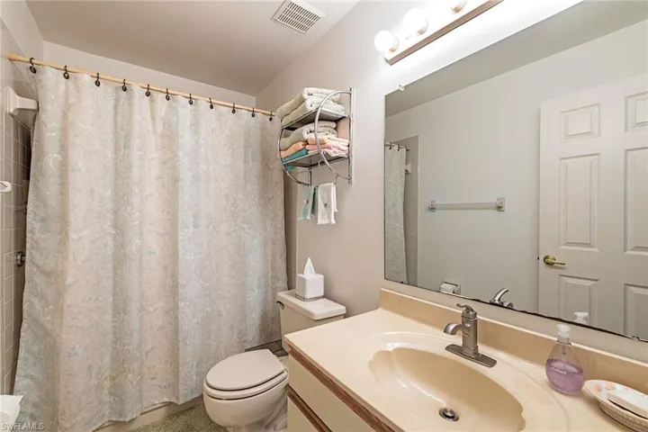 10684 Gulf Shore Dr B-305, Naples, Florida 34108