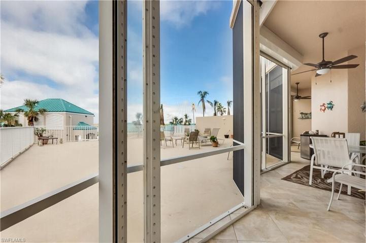 Lanai to private huge terrace