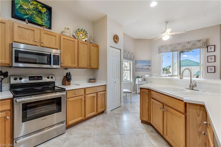 Light and bright kitchen