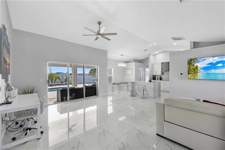 921 Nw 8th Pl, Cape Coral, Florida 33993