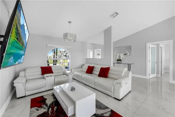 921 Nw 8th Pl, Cape Coral, Florida 33993