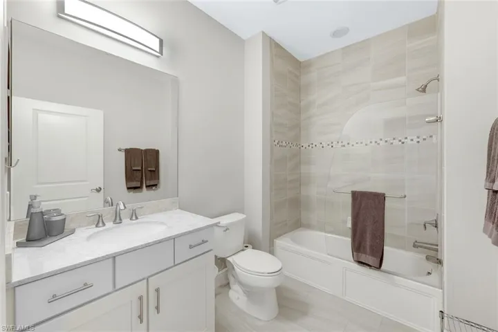 Well-appointed guest bath with shower/tub combination.