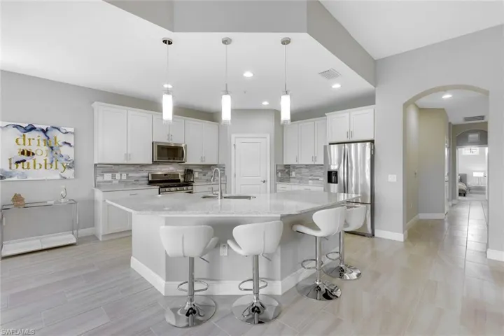 Just LOOK at this gorgeous and MODERN kitchen!