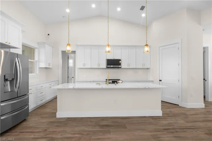 2041 7th Ter, Cape Coral, Florida 33993