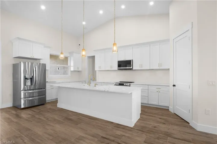 2041 7th Ter, Cape Coral, Florida 33993